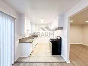 19401 Haynes St in Los Angeles, CA - Building Photo - Building Photo