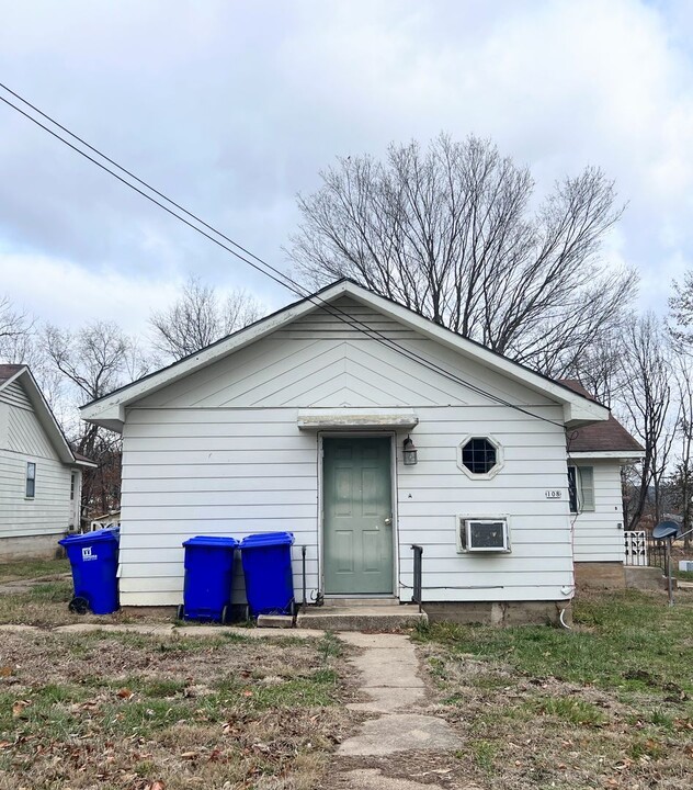 108 Fleetwood Dr in Waynesville, MO - Building Photo