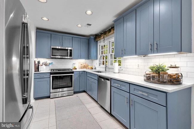 5144 Woodmire Ln in Alexandria, VA - Building Photo - Building Photo