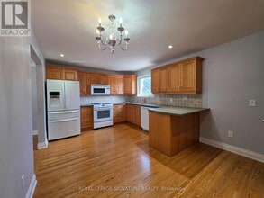 100 Corman Ave in Hamilton, ON - Building Photo - Building Photo