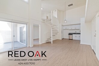 6072 Franklin Ave in Los Angeles, CA - Building Photo - Building Photo