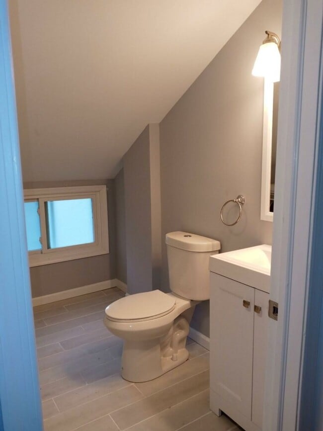 73 Whitewood Dr in Levittown, PA - Building Photo - Building Photo