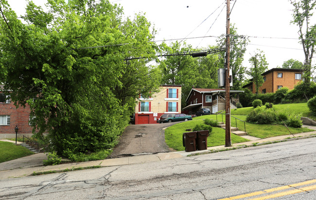 508 Clinton Springs Ave in Cincinnati, OH - Foto de edificio - Building Photo