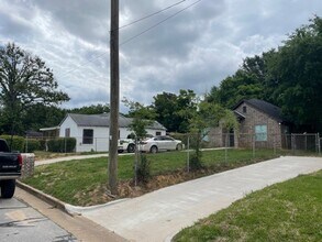 2104 W Robbins St in Tyler, TX - Building Photo - Building Photo