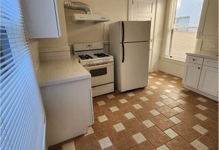 681 Mira Monte Pl in Pasadena, CA - Foto de edificio - Building Photo