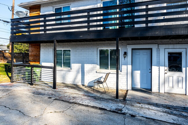 1256 Joseph E Boone Blvd NW in Atlanta, GA - Foto de edificio - Building Photo
