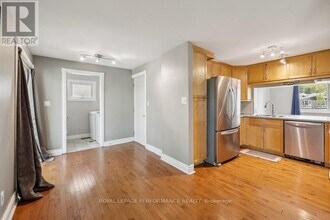 2045 Deerhurst Ct in Ottawa, ON - Building Photo - Building Photo