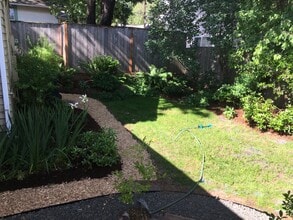 1275 Jackson St in Eugene, OR - Foto de edificio - Building Photo