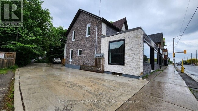 property at 325-325 Simcoe St S