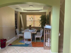 947 NW Leonardo Cir in Port St. Lucie, FL - Foto de edificio - Building Photo