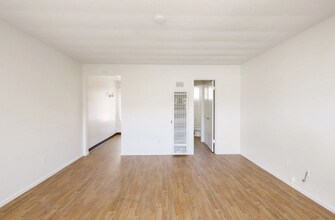 7509 Herschel Ave in San Diego, CA - Building Photo - Building Photo