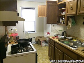 349 Pleasant St in Malden, MA - Foto de edificio - Building Photo