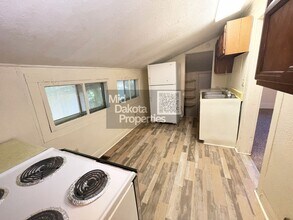 716 W Ash Ave in Mitchell, SD - Building Photo - Building Photo