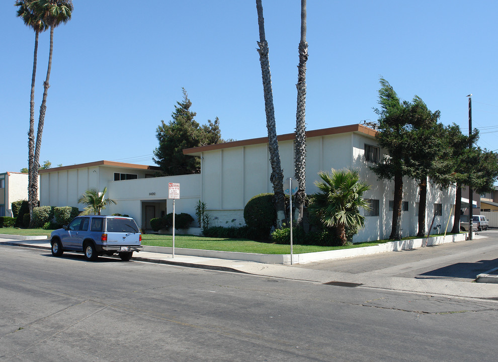 1400 Azalea St in Oxnard, CA - Foto de edificio