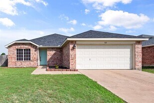 812 Sierra Cir in Burleson, TX - Building Photo