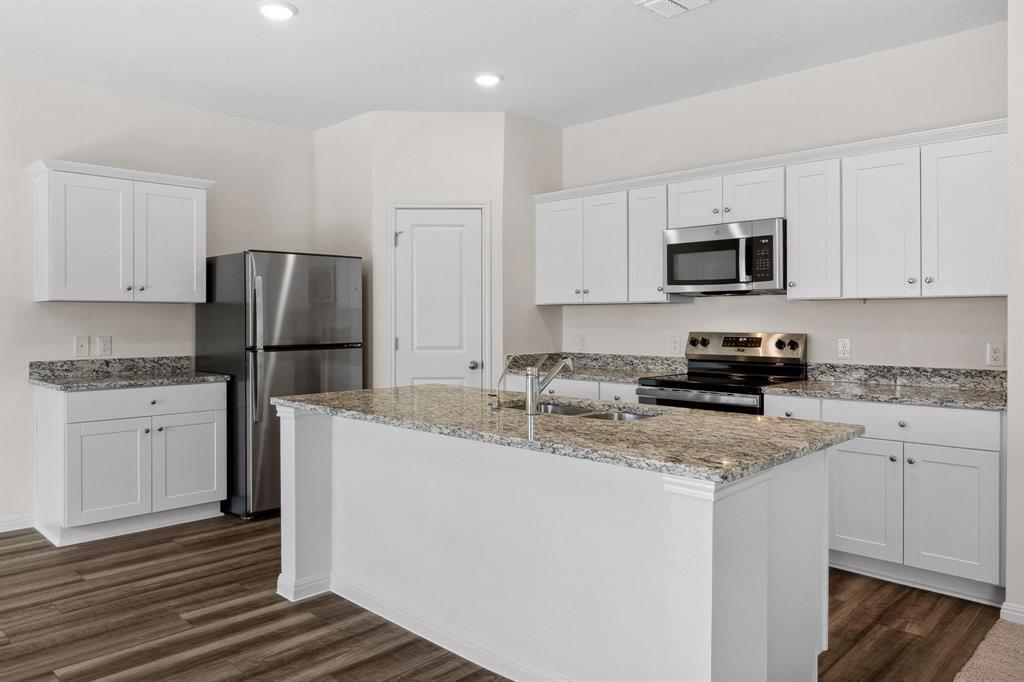 513 Thistle Ln in Maxwell, TX - Building Photo