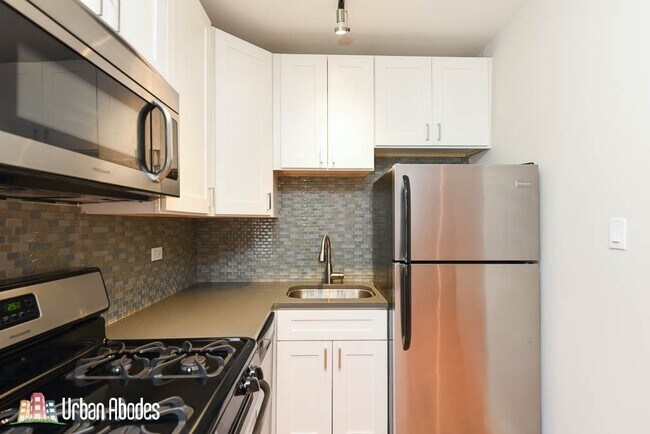 2424 N Kedzie Blvd, Unit M08H in Chicago, IL - Building Photo - Building Photo