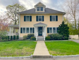 10 Berwick Rd in Lexington, MA - Building Photo