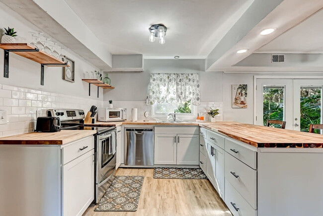 407 Sandhill Rd-Unit -ID1043480P in Savannah, GA - Foto de edificio - Building Photo