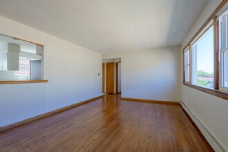 1921 S Harlem Ave, Unit 2W in Berwyn, IL - Building Photo - Building Photo