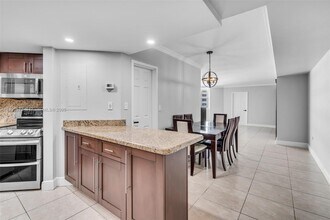 999 Brickell Bay Dr in Miami, FL - Building Photo - Building Photo