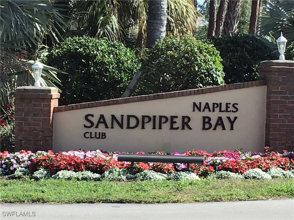 3062 Sandpiper Bay Cir in Naples, FL - Building Photo