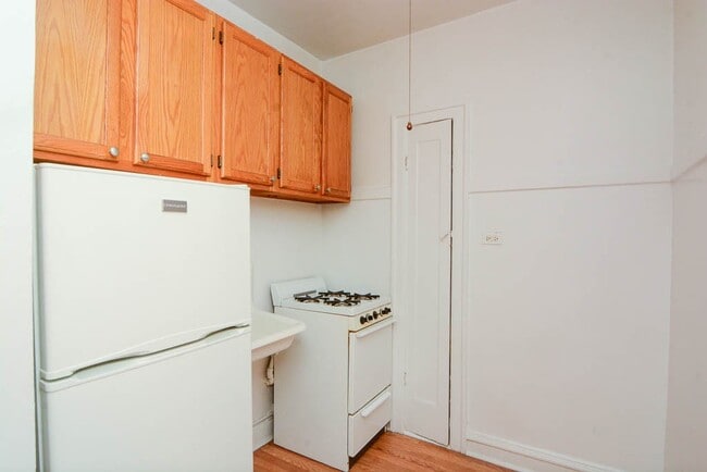 2530 N Sawyer Ave, Unit A06W in Chicago, IL - Foto de edificio - Building Photo