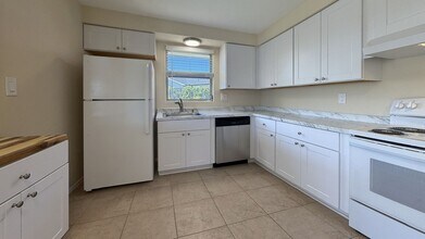 8026 Brighton Dr in Port Richey, FL - Building Photo - Building Photo