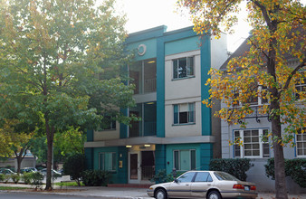 Senator Manor in Sacramento, CA - Building Photo - Building Photo