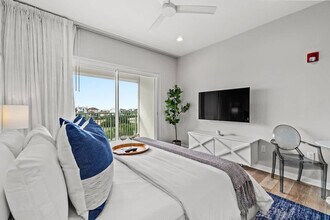 9955 E County Hwy 30A in Panama City Beach, FL - Foto de edificio - Building Photo