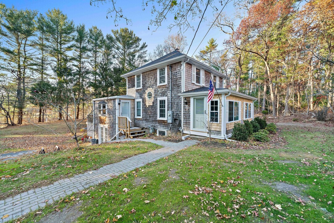 84 Acorn St in Duxbury, MA - Foto de edificio