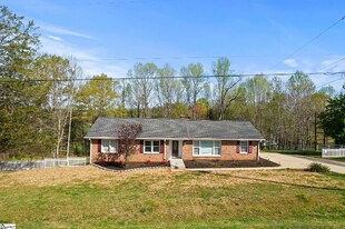 2442 Fews Bridge Rd in Greer, SC - Building Photo