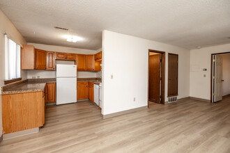 2644 Hunt St in Ames, IA - Building Photo - Interior Photo