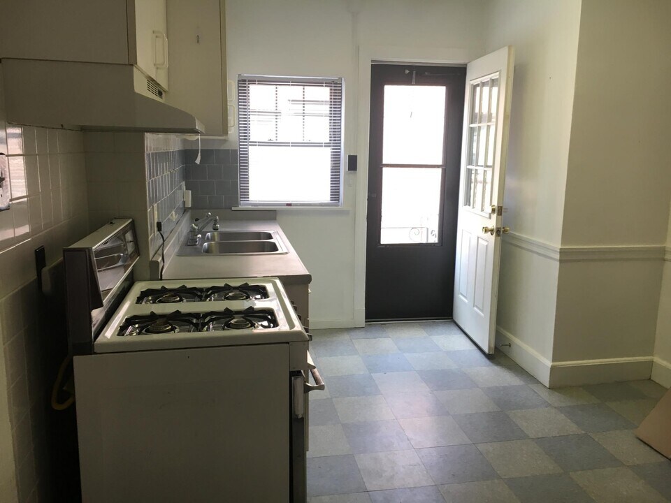 15 Beechcroft St in Boston, MA - Building Photo