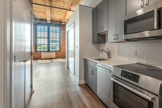 63 Melcher St, Unit 506 in Boston, MA - Foto de edificio - Building Photo
