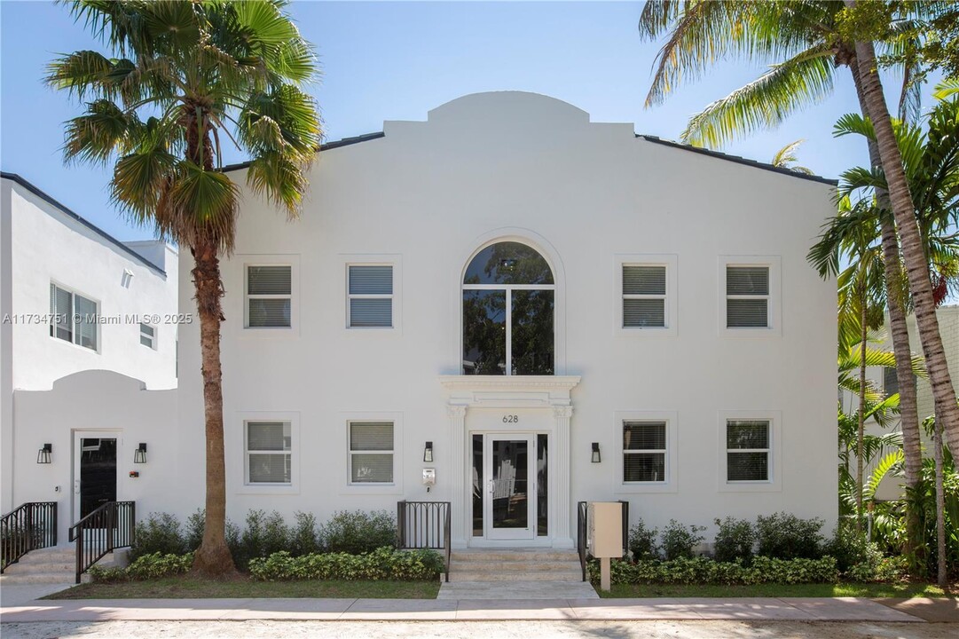 628 Santander Ave in Coral Gables, FL - Building Photo