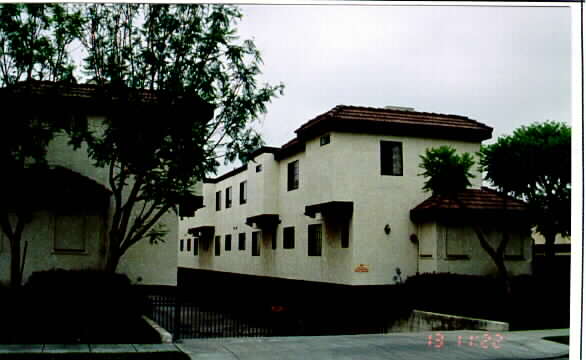 1324 Elm Ave in San Gabriel, CA - Foto de edificio - Building Photo