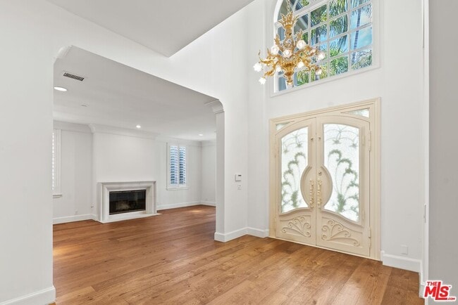 321 S Palm Dr in Beverly Hills, CA - Building Photo - Building Photo