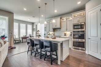 5212 Bradford Green Trail in Flower Mound, TX - Foto de edificio - Building Photo