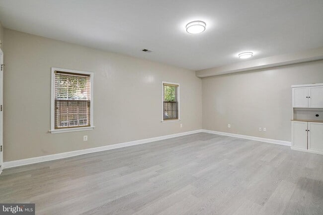 property at 2056 Shirlington Rd