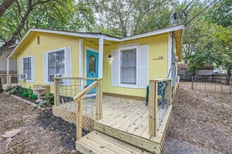 316 Plum St in Lockhart, TX - Building Photo - Building Photo