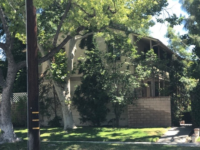 376 N Hollywood Way in Burbank, CA - Foto de edificio - Building Photo