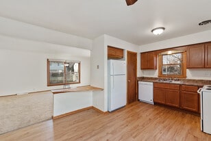 11611 W Diane Dr in Wauwatosa, WI - Building Photo