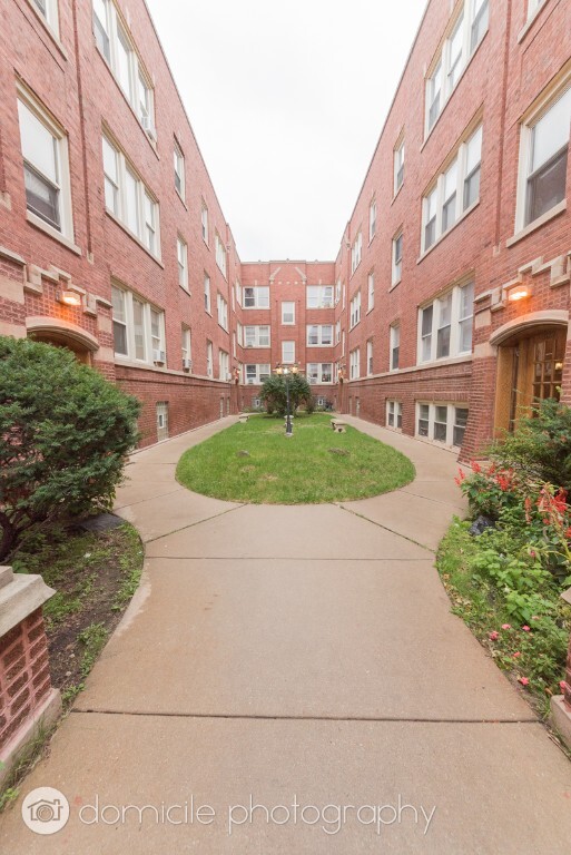 property at 3115 W Foster Ave
