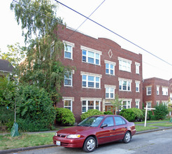 Wallingford Arms Apartments in Seattle, WA - Building Photo - Building Photo