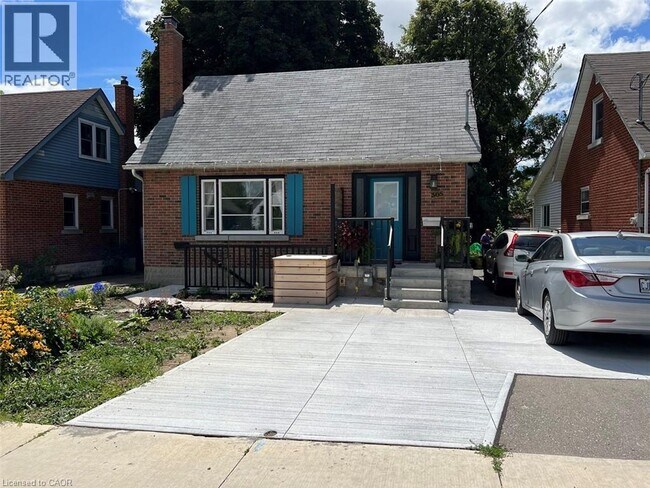305 Mill St in Kitchener, ON - Building Photo - Building Photo