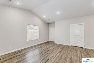 528 Martens Ct in Goddard, KS - Building Photo - Building Photo