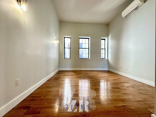72 Willoughby St in Brooklyn, NY - Foto de edificio - Building Photo