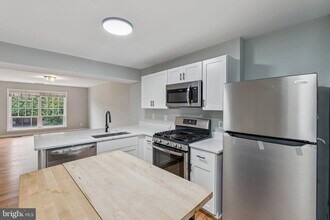 1473C N Van Dorn St in Alexandria, VA - Foto de edificio - Building Photo