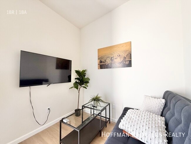 1467 Fairbanks Pl in Los Angeles, CA - Building Photo - Building Photo